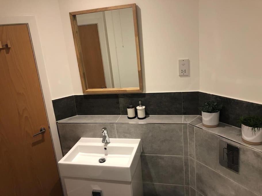 Stunning Apartment In Leeds- Financial District リーズ エクステリア 写真