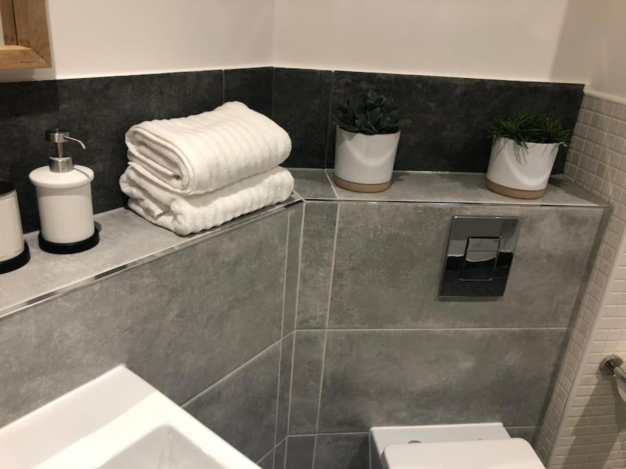 Stunning Apartment In Leeds- Financial District リーズ エクステリア 写真